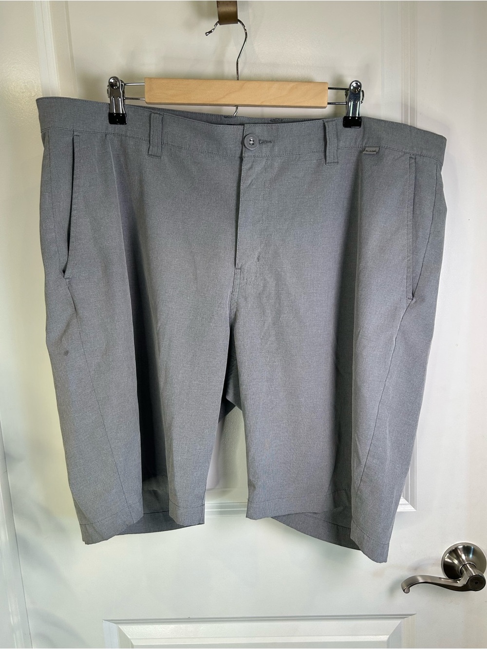 Travis Mathew Men's Gray Flat-Front Shorts Size 40